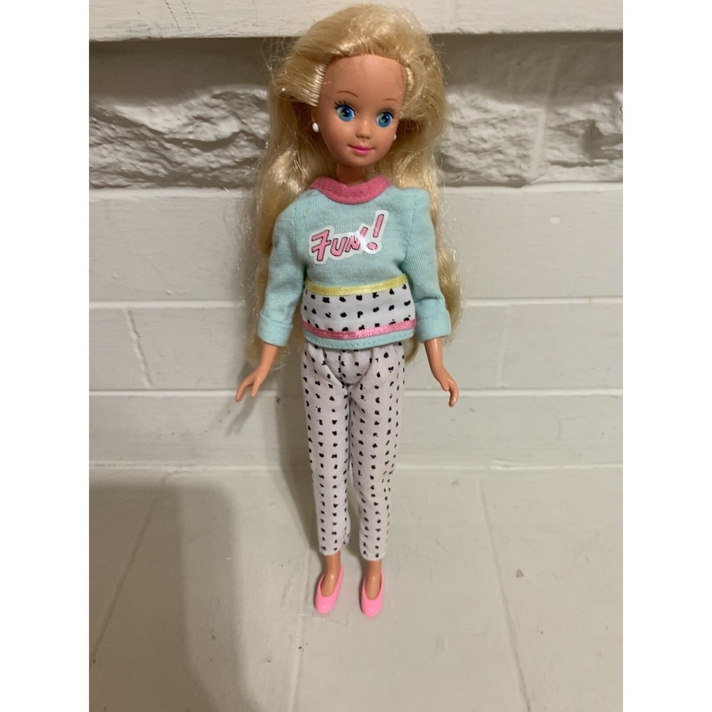 Vintage Barbie SKIPPER Wearing 1988 TEEN TIME FASHIONS Pizza At The Mall Outfit